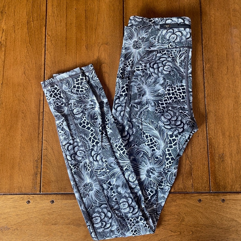 Lululemon speed up tight